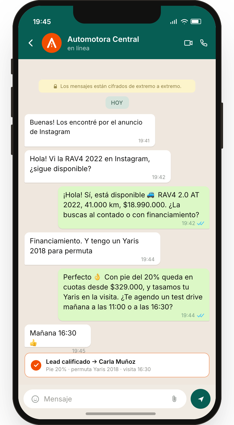 Conversación de WhatsApp entre un cliente y el agente de IA de una automotora que califica el lead